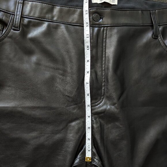 Abercrombie & Fitch The Skinny High Rise Faux Leather Pants Short Inseam - Picture 7 of 9